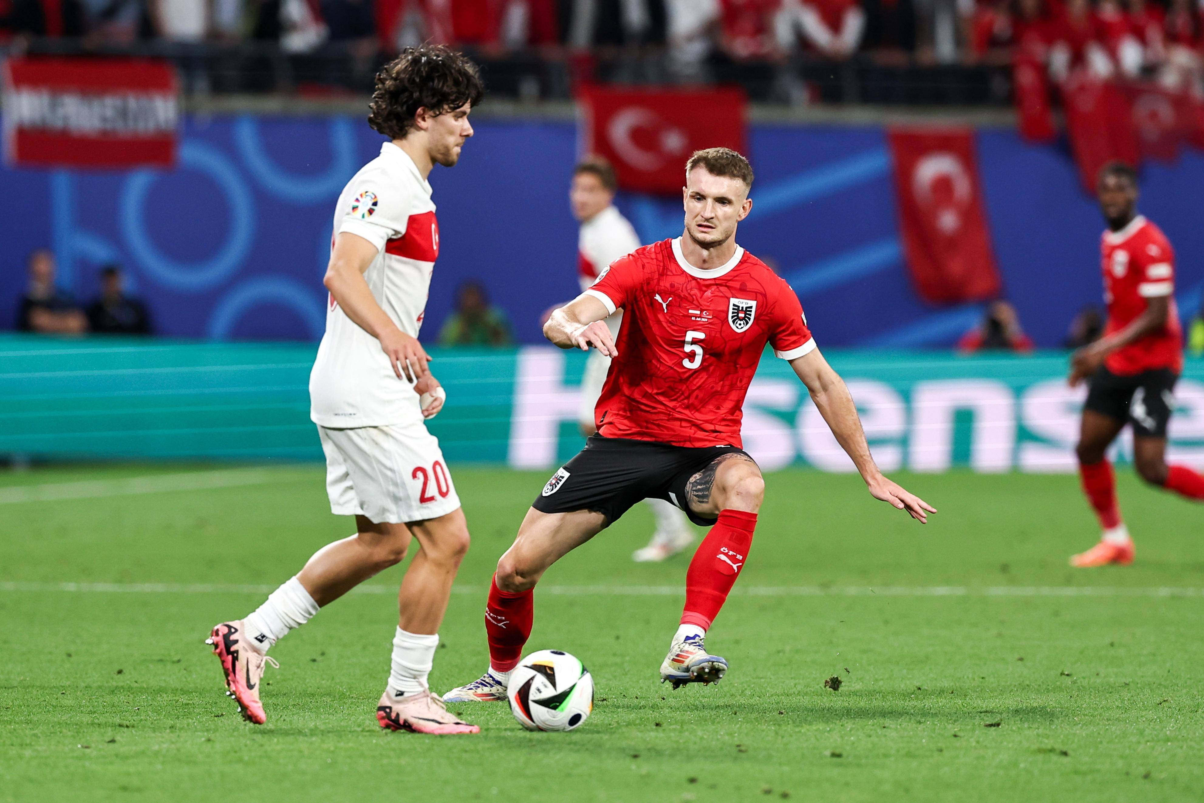 土耳其队在犀利对决中取胜，晋级欧洲杯正赛