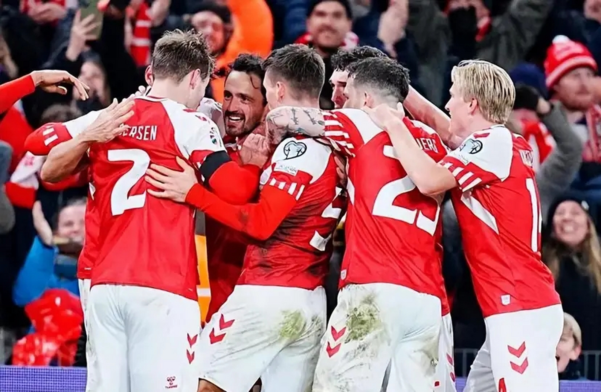 包含斯洛文尼亚胜券在握，跻身欧锦赛正赛赛场的词条