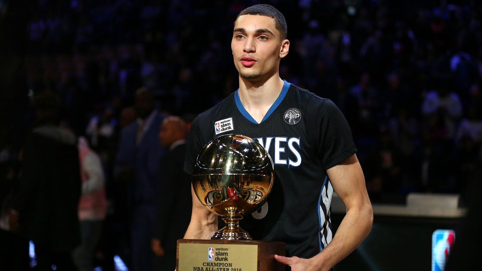 战术调整引爆全场！Uzi意外战胜尤文图斯比赛高潮迭起